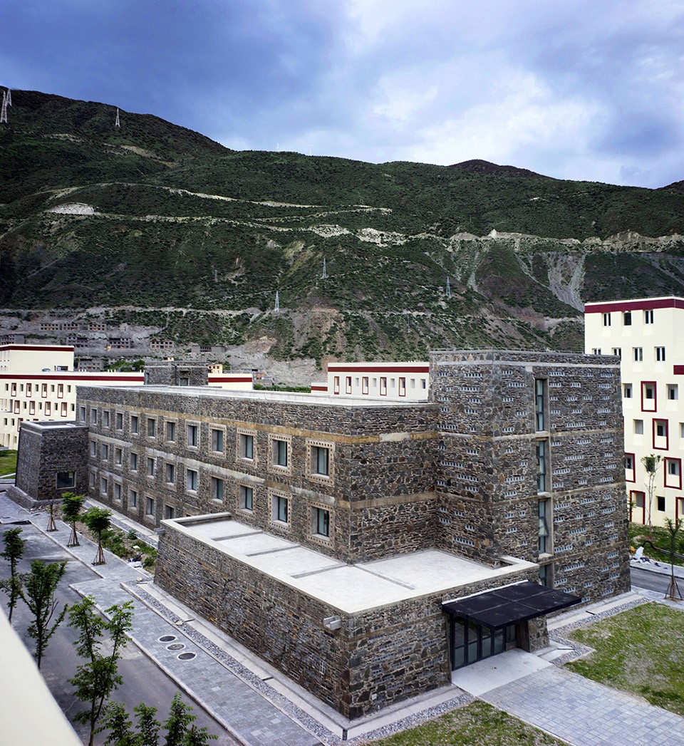 005-Double Mountains by Livil Architects