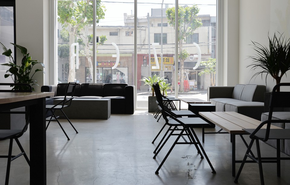 005-Ezer Coffee by Joongho Choi Studio