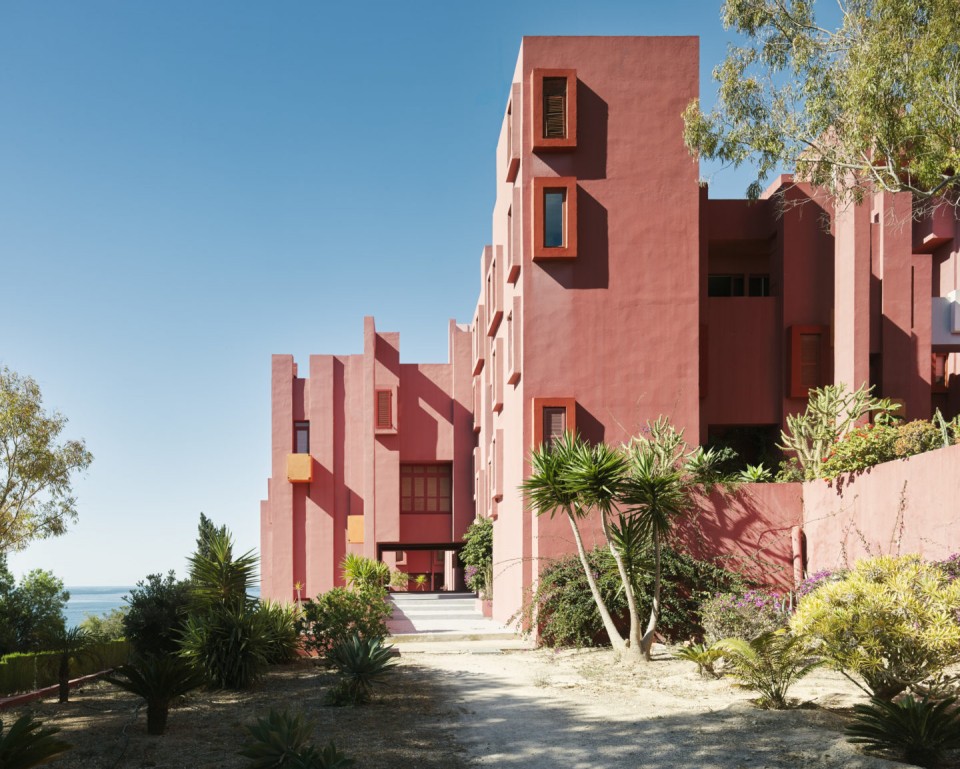 005-LA MURALLA ROJA by Taller de Arquitectura