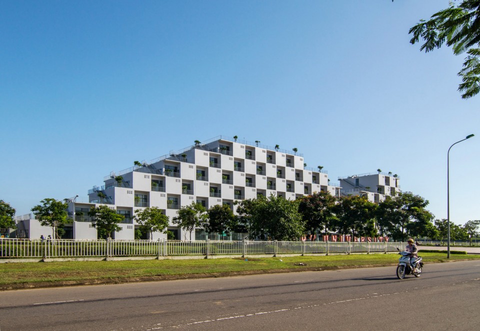 006-FPT building by Vo Trong Nghia Architects