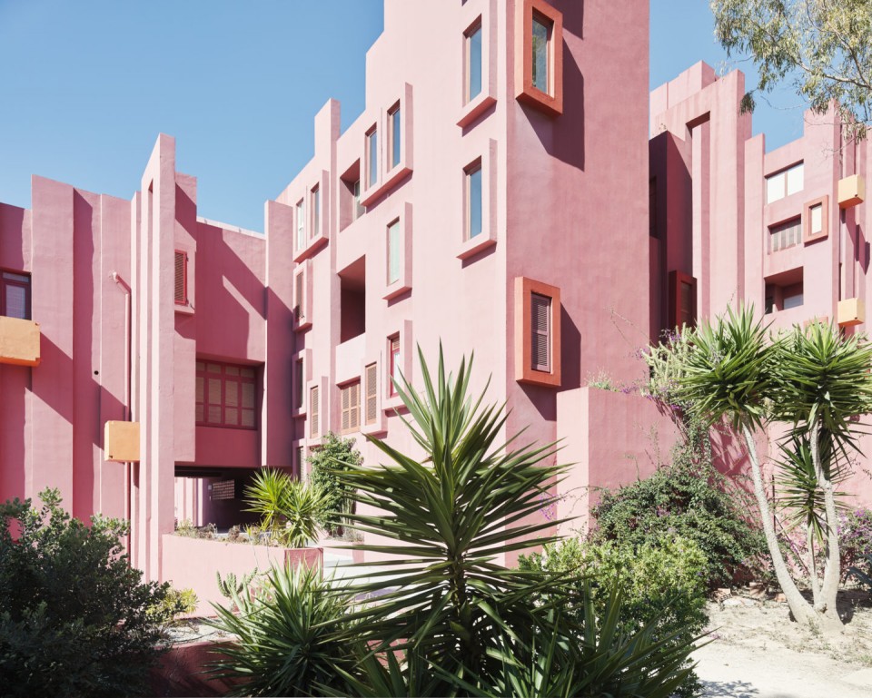 006-LA MURALLA ROJA by Taller de Arquitectura