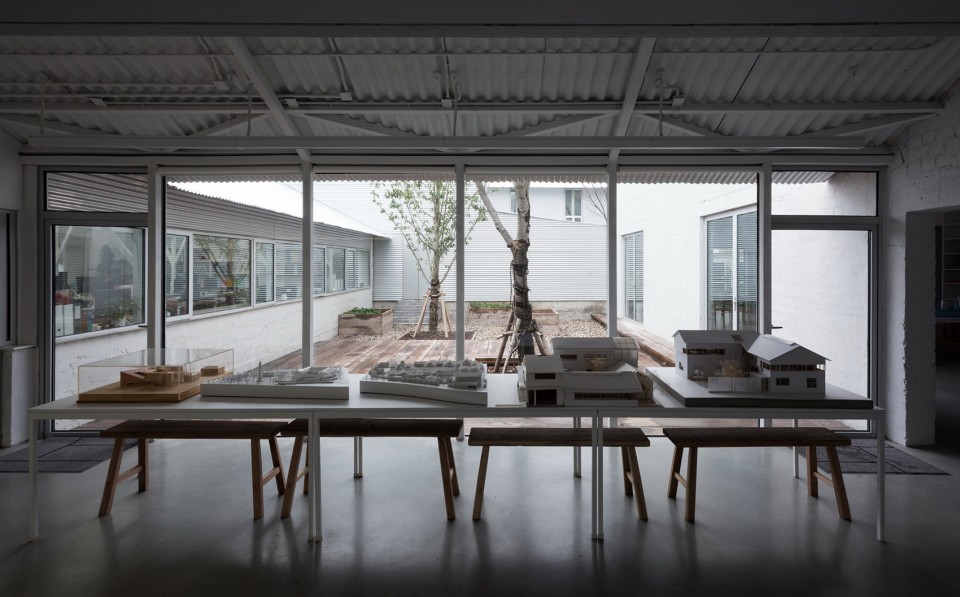 006-Temporary Office Building of Atelier Z+ _门厅展厅Lobby Exhibition (7)