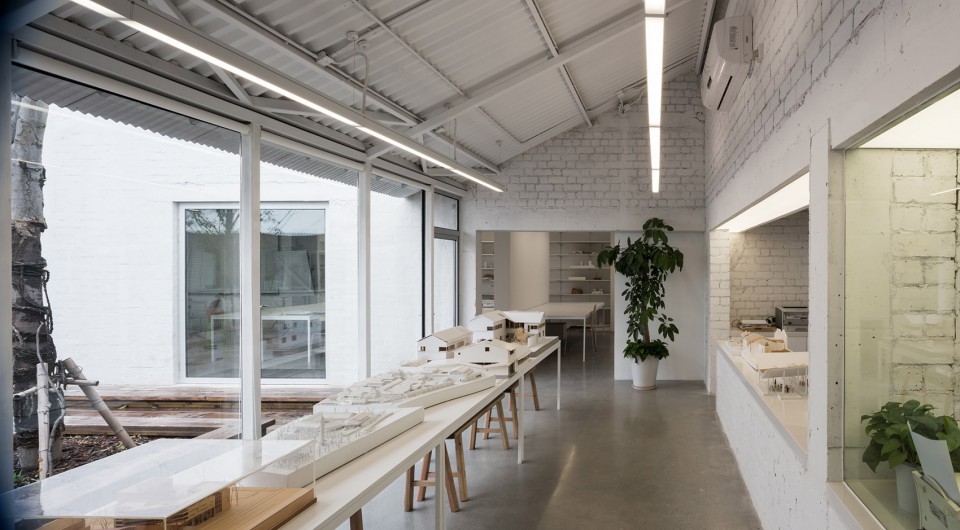 008-Temporary Office Building of Atelier Z+ _门厅展厅Lobby Exhibition (3)