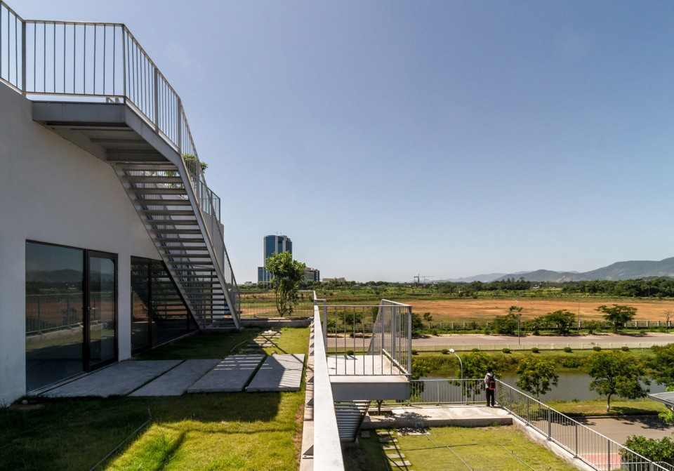 010-FPT building by Vo Trong Nghia Architects