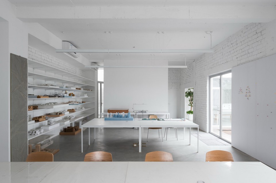 013-Temporary Office Building of Atelier Z+ _会议室meeting room (4)