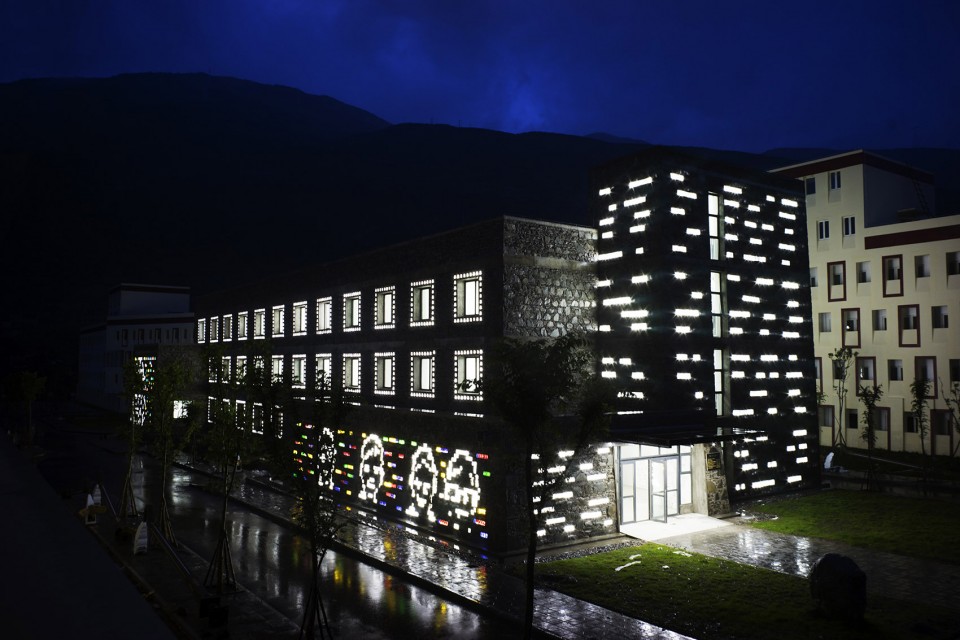 016-Double Mountains by Livil Architects