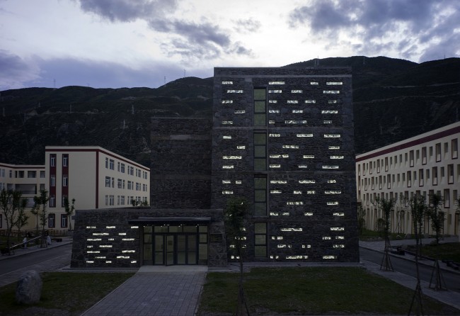 020-Double Mountains by Livil Architects