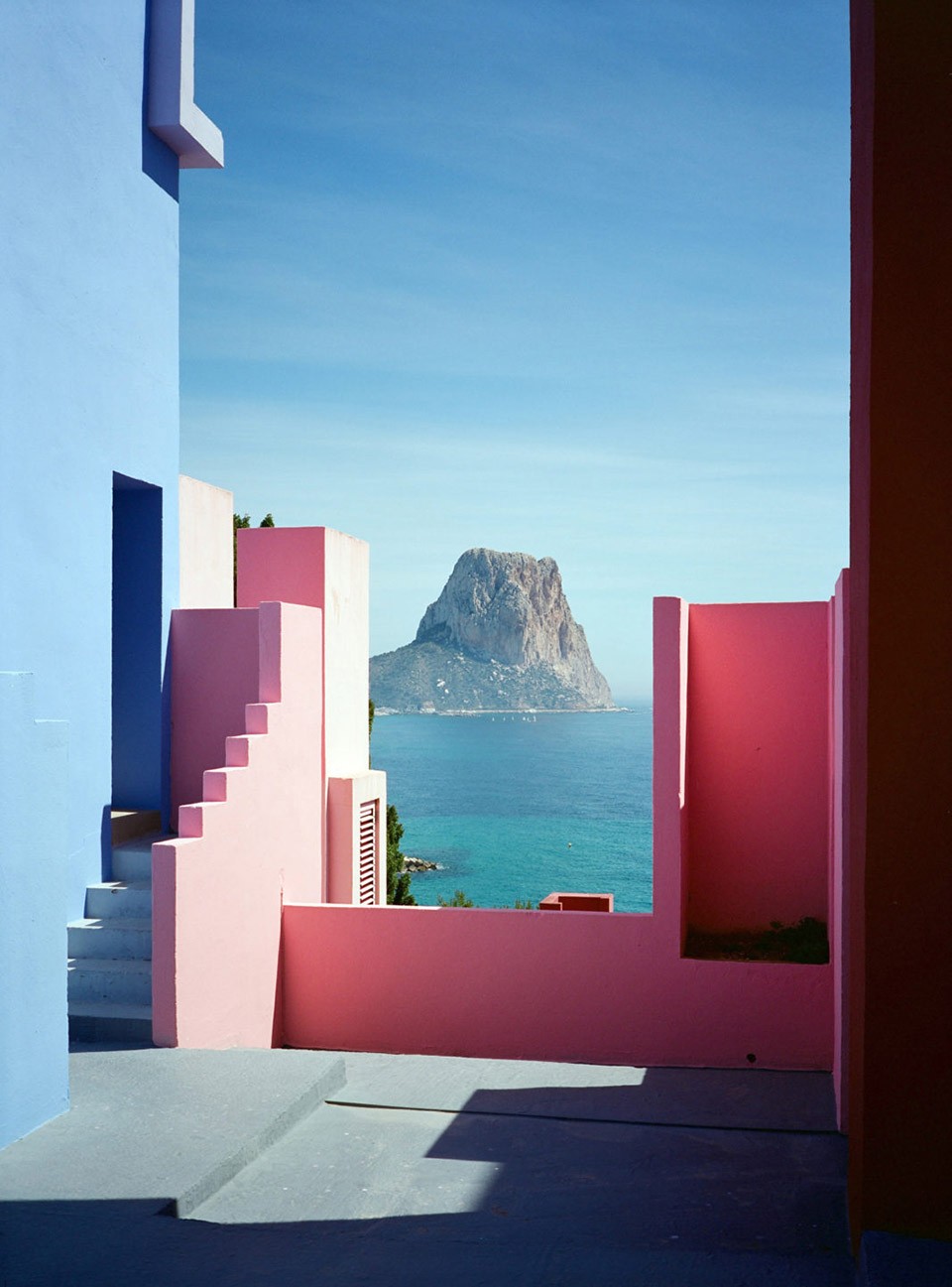 041-LA MURALLA ROJA by Taller de Arquitectura
