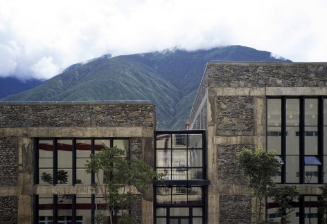050-Double Mountains by Livil Architects