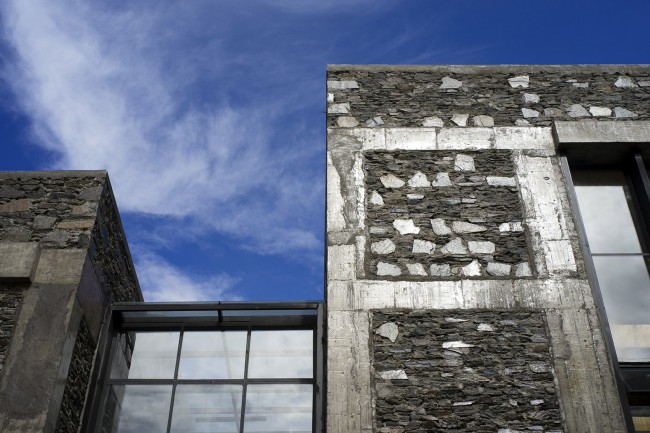 051-Double Mountains by Livil Architects