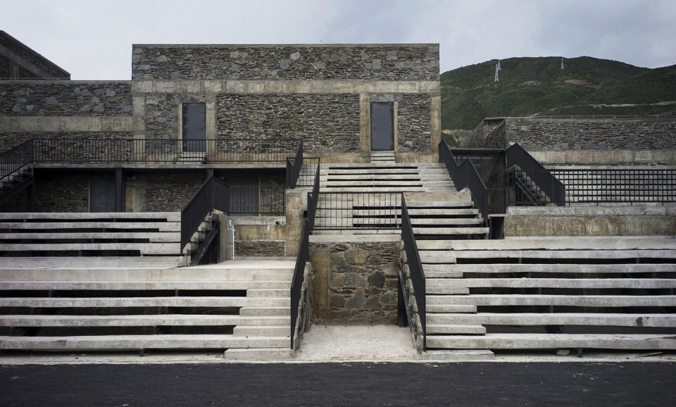056-Double Mountains by Livil Architects