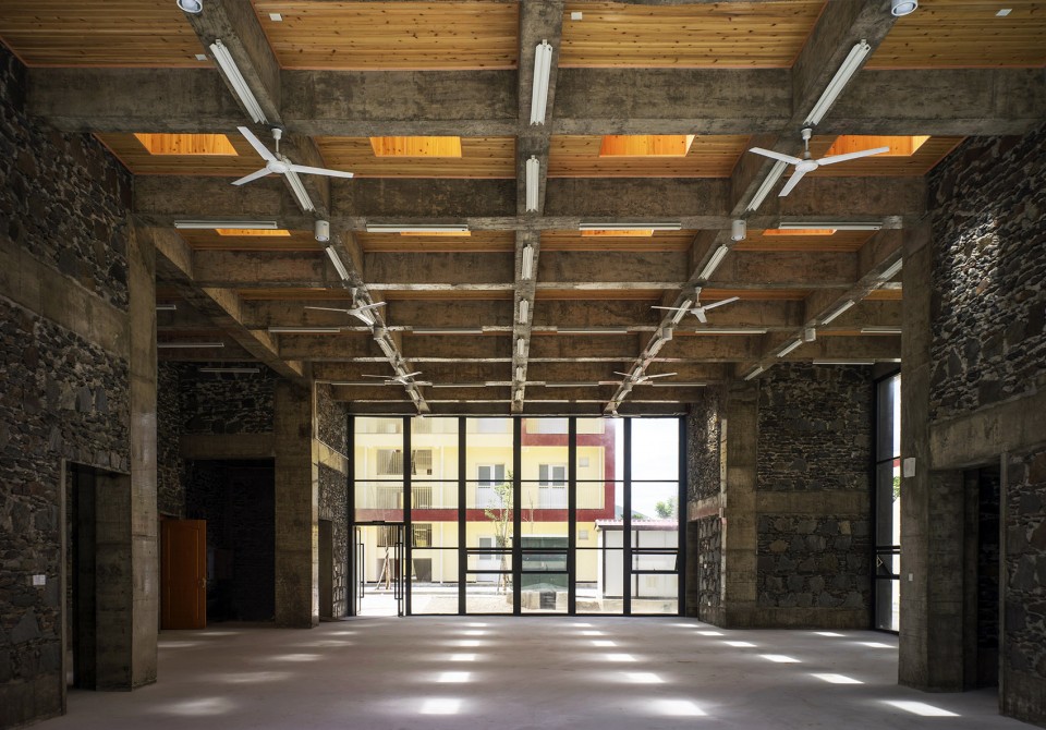 065-Double Mountains by Livil Architects
