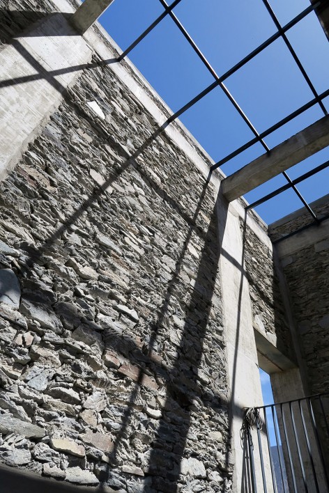 074-Double Mountains by Livil Architects