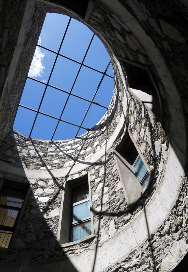 075-Double Mountains by Livil Architects