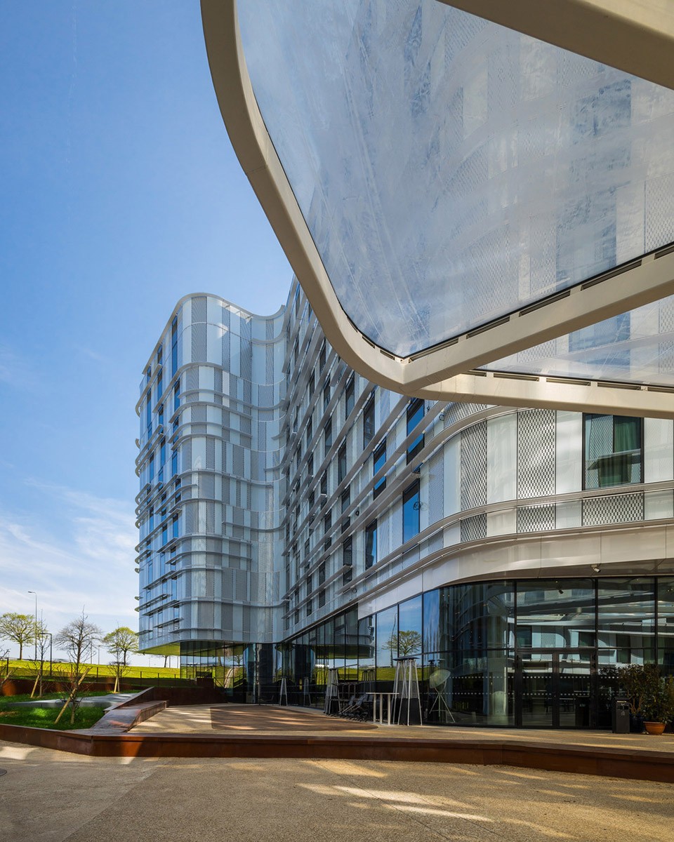 003-Ibis Styles & Pullman hotels in Roissypôle by Arte Charpentier Architectes