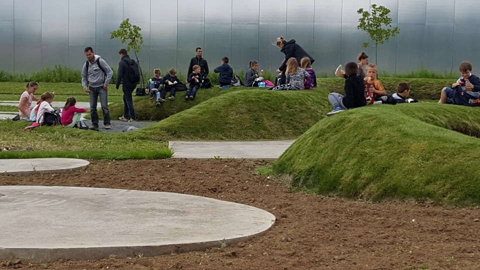 011-The Louvre Lens museum park by Catherine Mosbach
