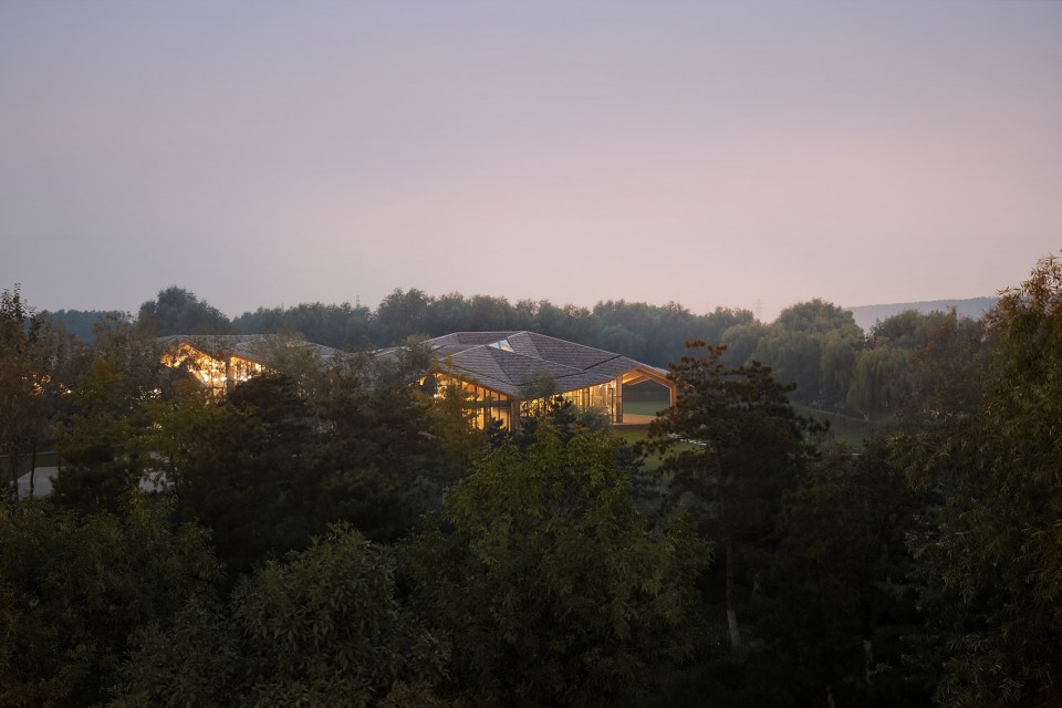 .暮色下的林建筑 Forest Building in dusk Photo credit Su Shengliang