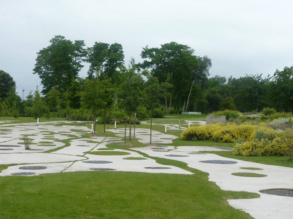 026-The Louvre Lens museum park by Catherine Mosbach