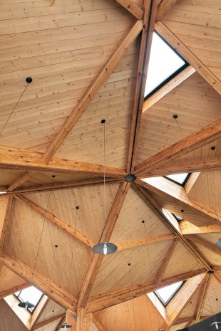 04-屋顶局部仰视 View of the ceiling detail (Photo credit_XIA Zhi)