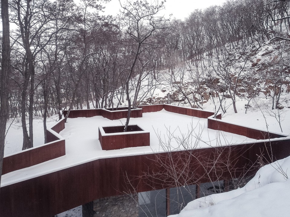 雪中的屋顶平台 Roof terrace in snow
