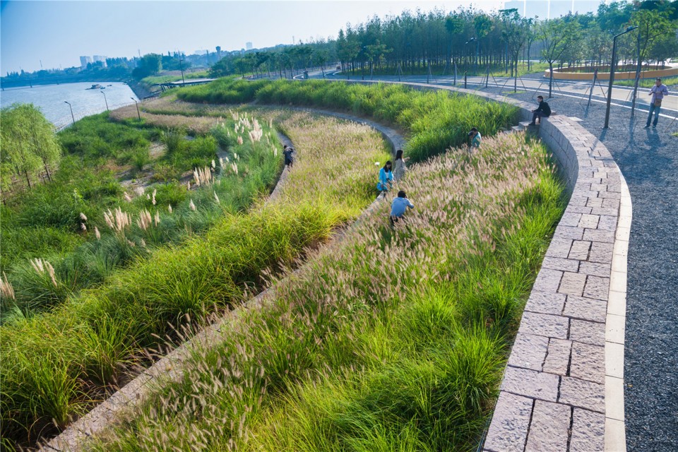 彈性景觀:金華燕尾洲公園 / 土人設計