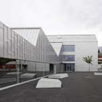 与群山遥相呼应，瑞士Moréchon II学校扩建 / rk studio
