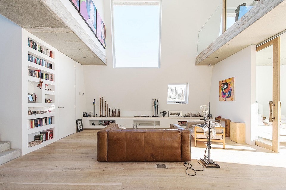 11-House as a rock by Global Architects