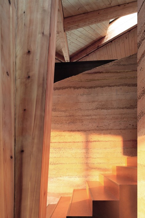 13-黄昏下的夯土墙 Rammed earth wall in dusk light (Photo credit_XIA Zhi)