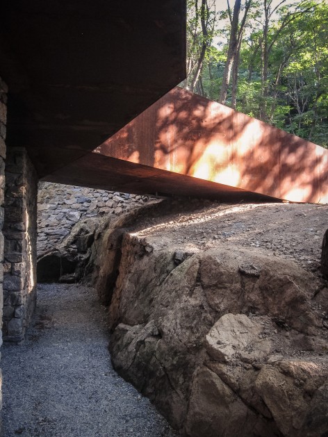 建筑与岩石building and rock
