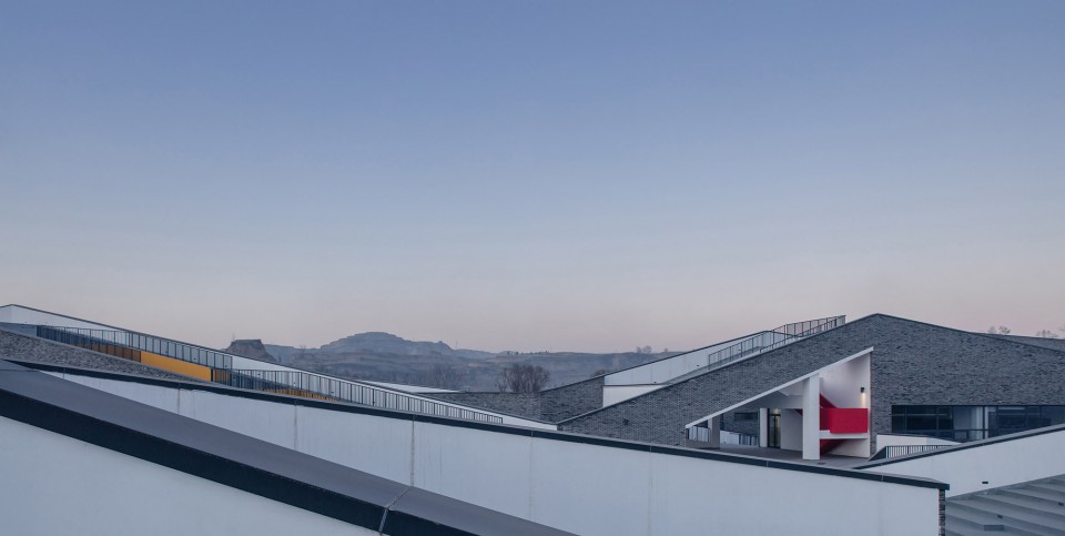 16 roof mountain-120-Division School