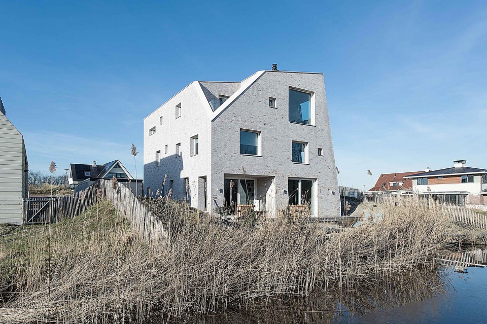 2-House as a rock by Global Architects