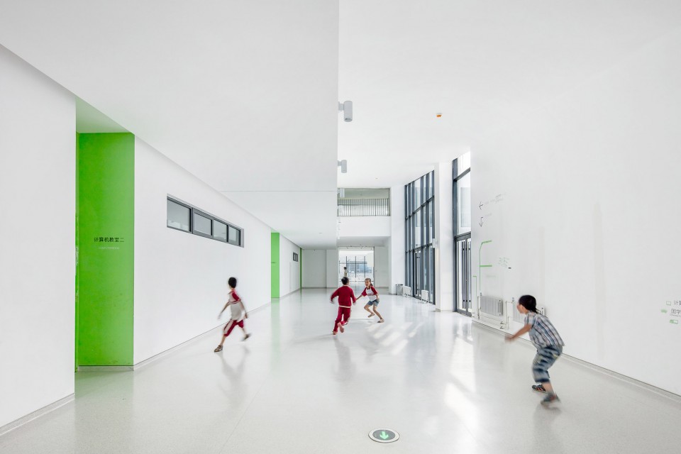 28 corridor-120-Division School