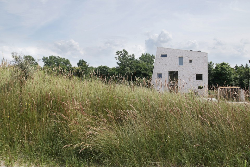 3-House as a rock by Global Architects