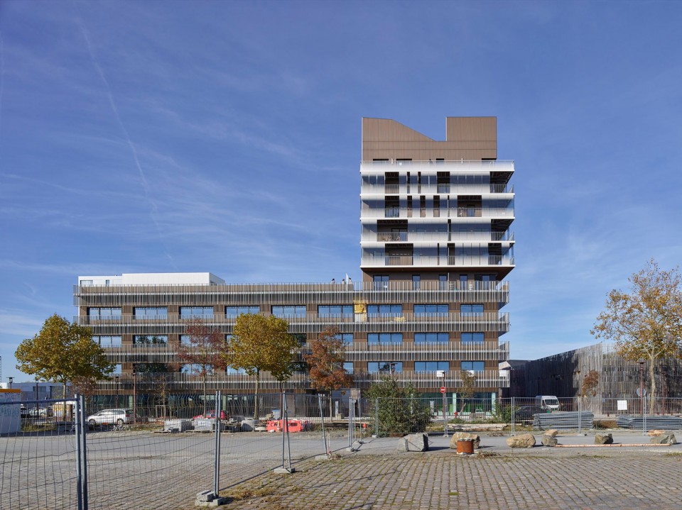 4-Ambiguity Hybrid Building Imbrika by Stephane Chalmeau