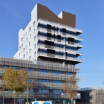 办公楼还是住宅？— 新型混合建筑，法国 / Stephane Chalmeau