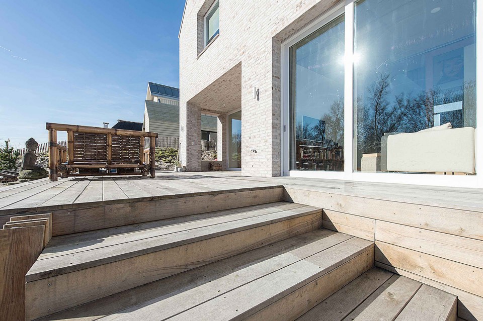 7-House as a rock by Global Architects