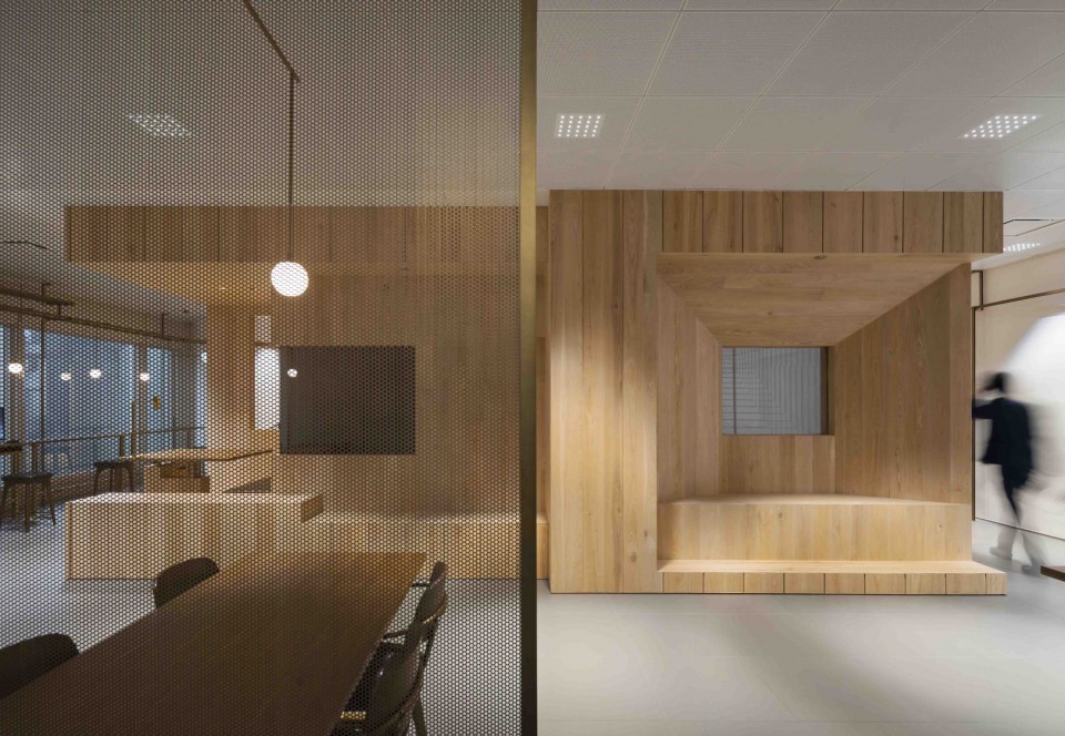 9-Curio Stair of Encounters - Bloomberg Hong Kong Office