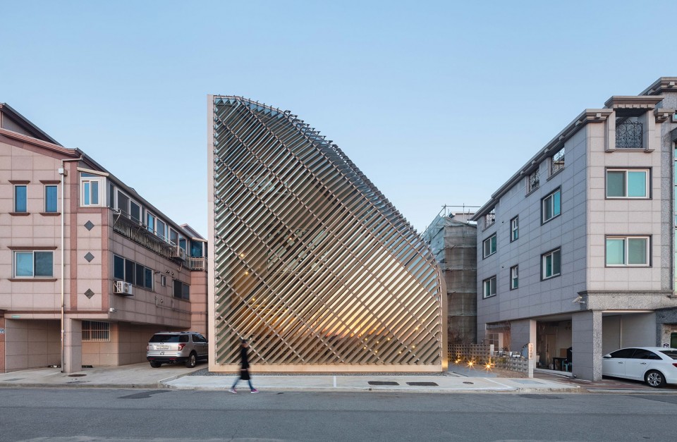 Louverwall by Architecture of Novel Differentiation-2