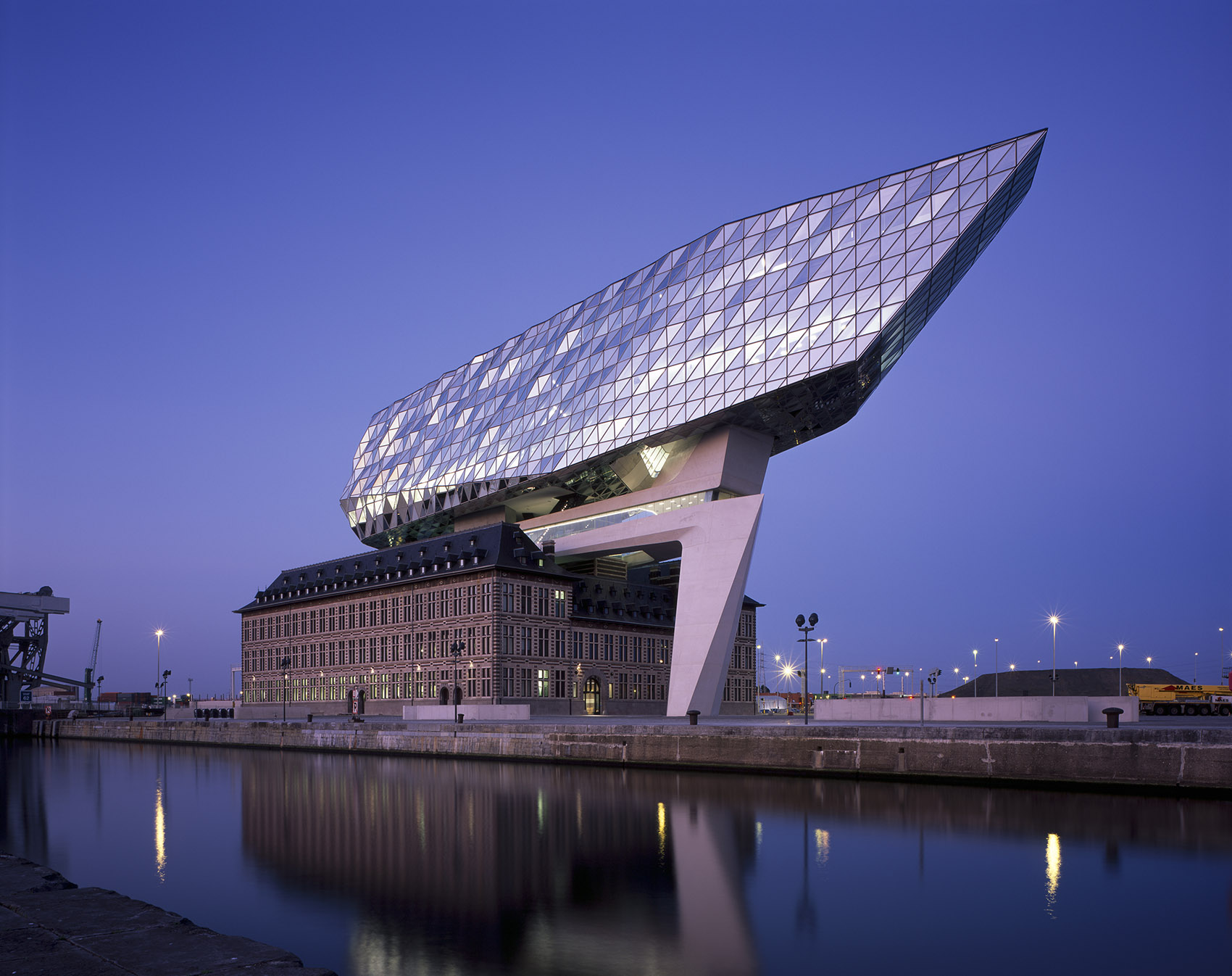Port House Antwerp by Zaha Hadid Architects - 谷德设计网
