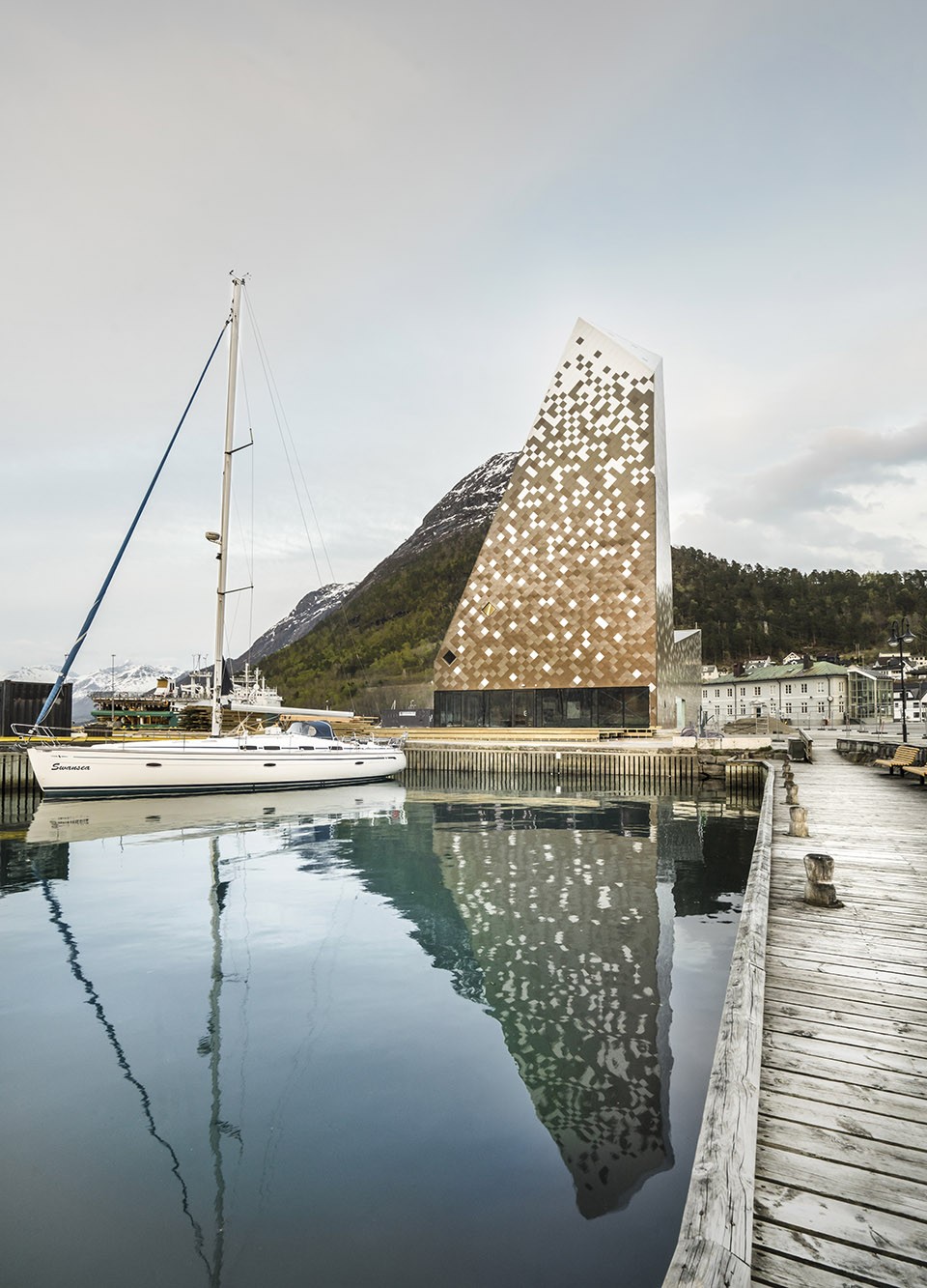 The Norwegian Mountaineering Center by RRA-4