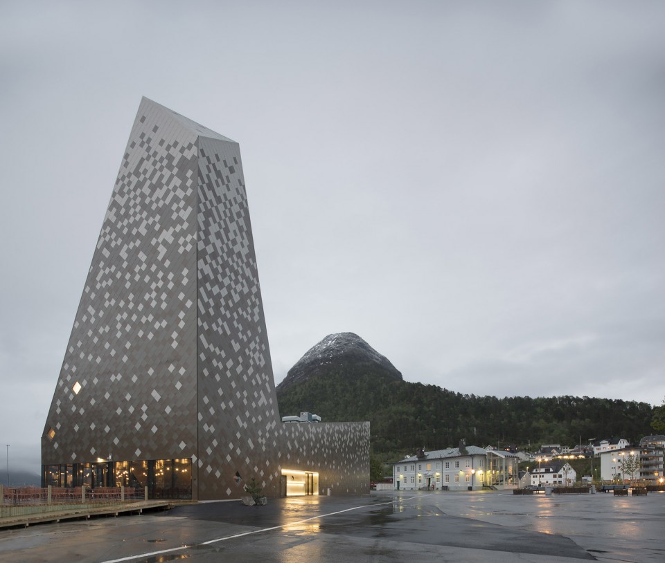 The Norwegian Mountaineering Center by RRA-7