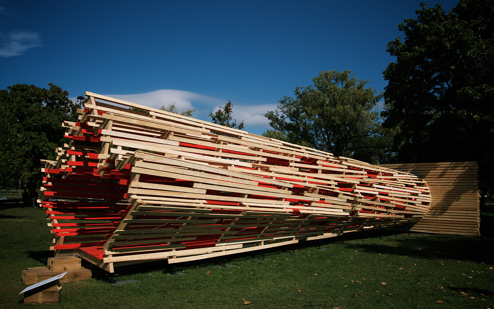穿越时空的木隧道,多伦多装置艺术 / hello wood
