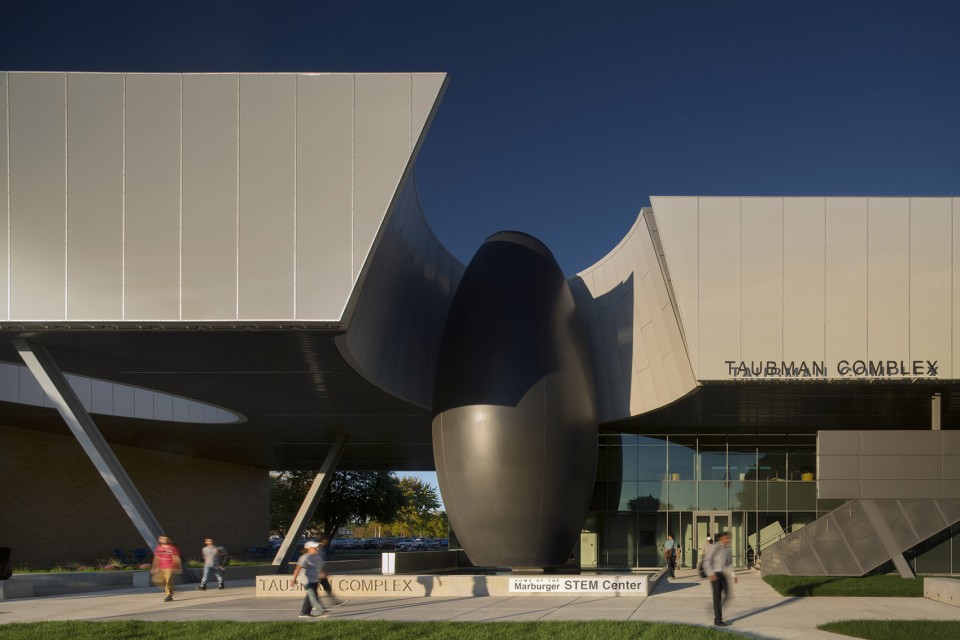 006-Taubman Complex_Morphosis