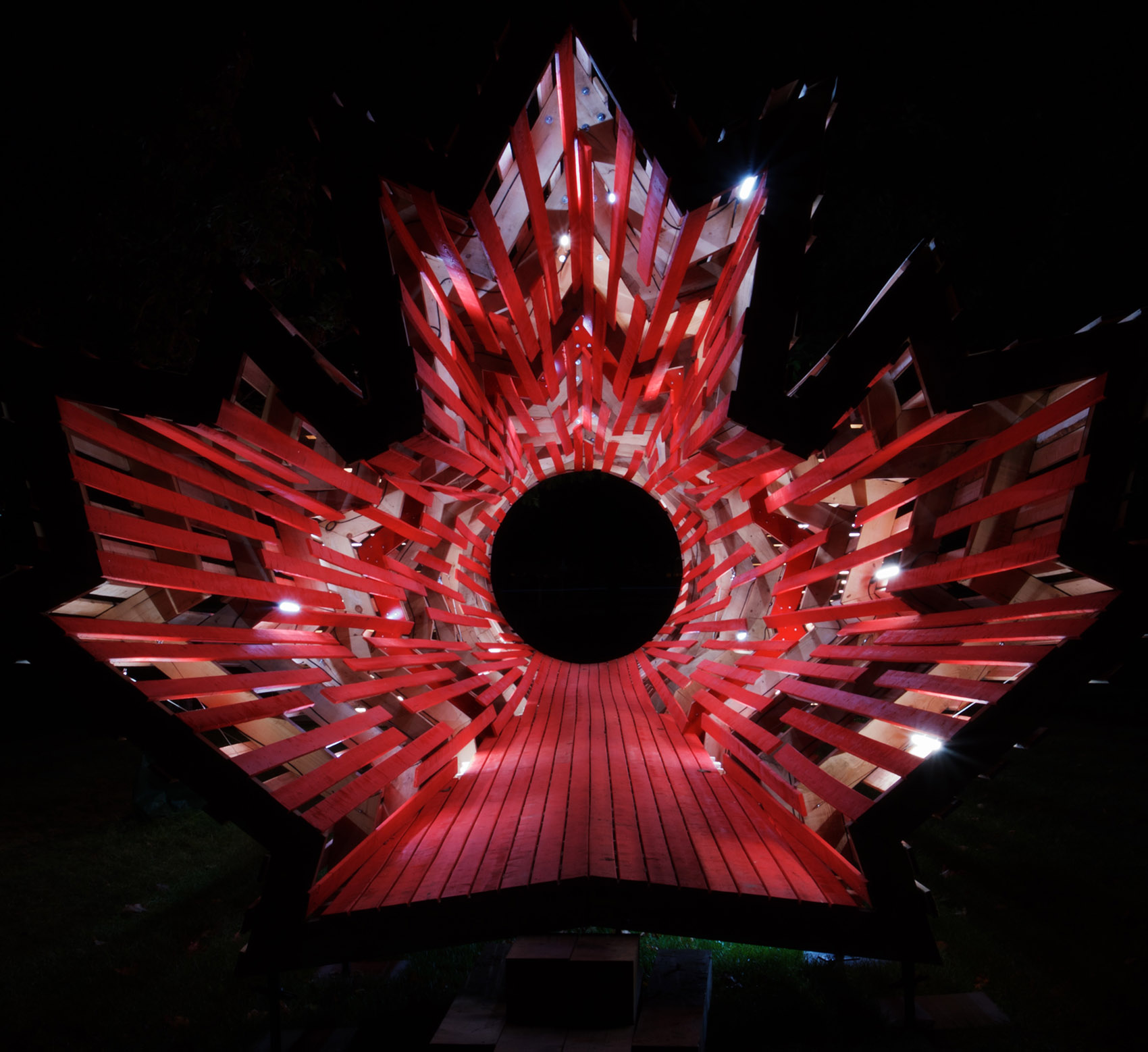 穿越时空的木隧道,多伦多装置艺术 / hello wood