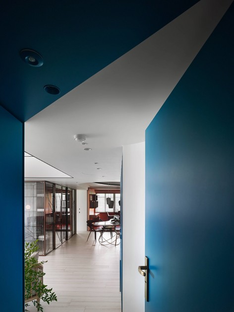 1-Vivid Apartment For Fashion Designers by Waterfrom Design