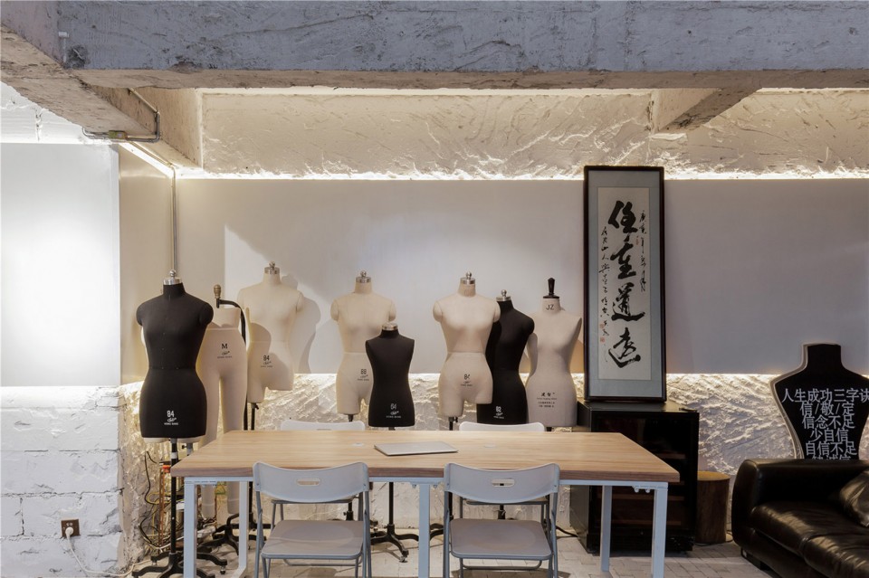10-Fashion of Simplicity-Blue Space Office by Bloom Design