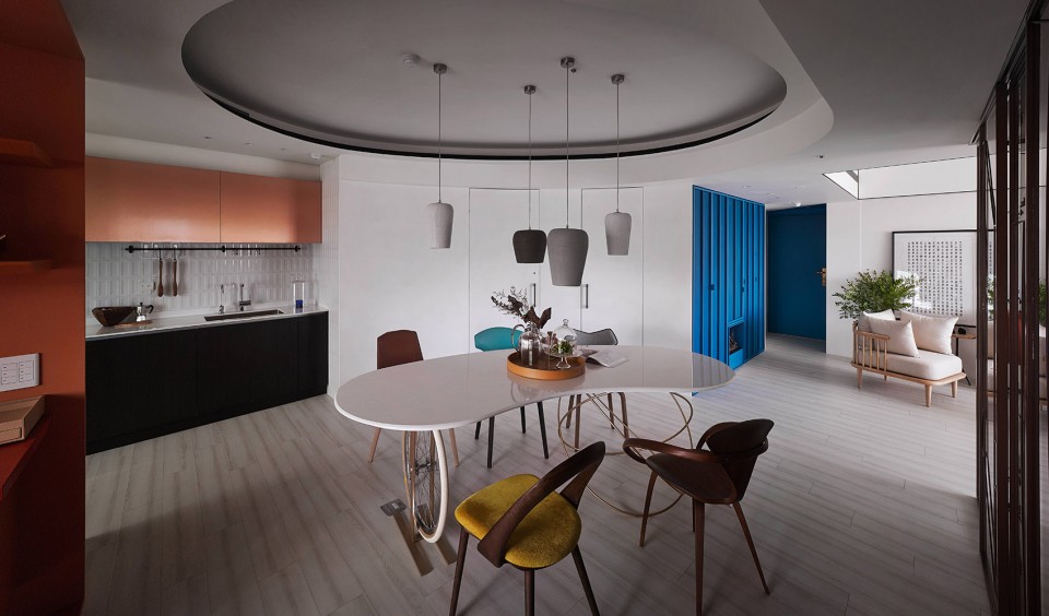 12-Vivid Apartment For Fashion Designers by Waterfrom Design