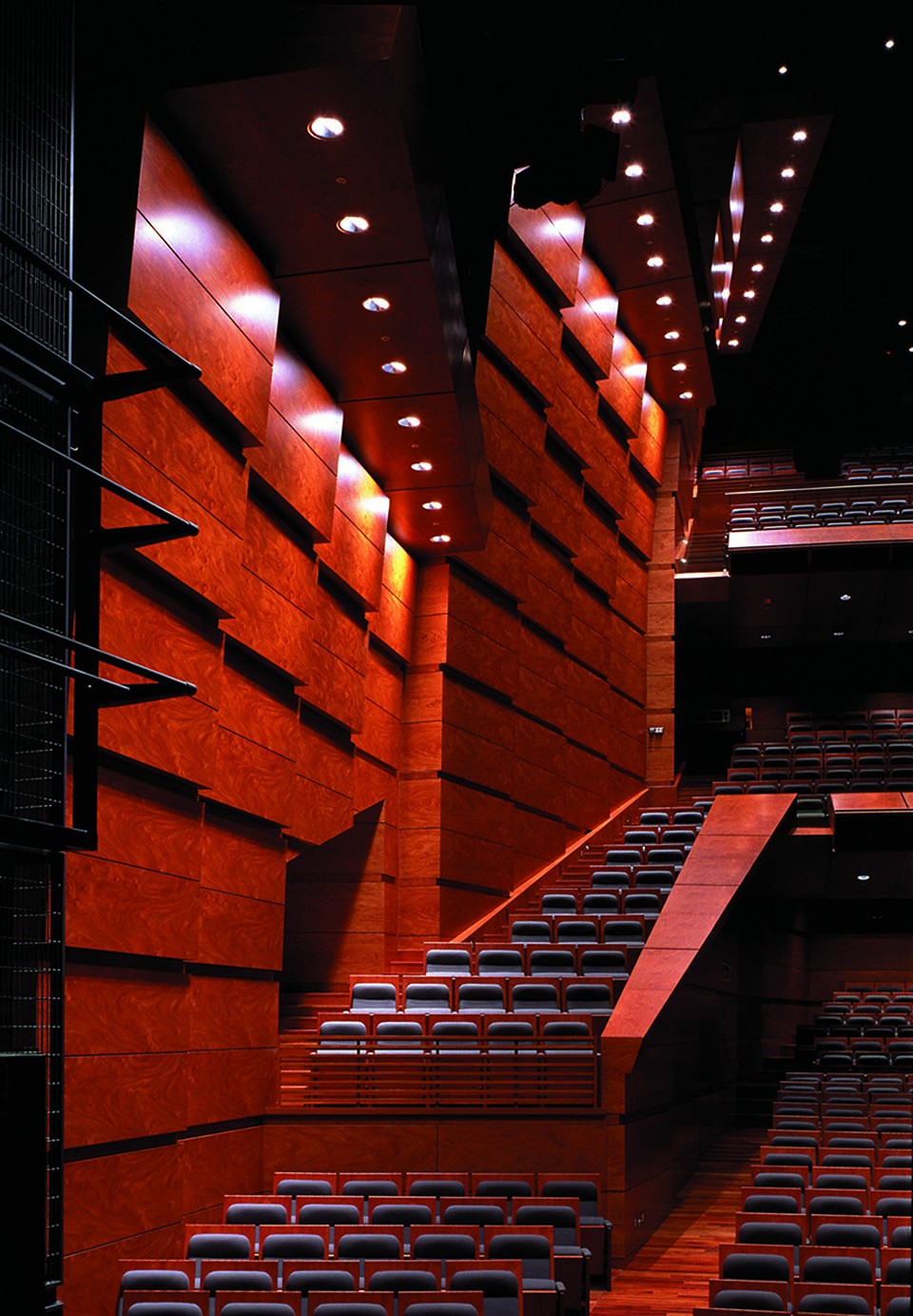 15- Tokyo International Forum by Rafael Vinoly Architects