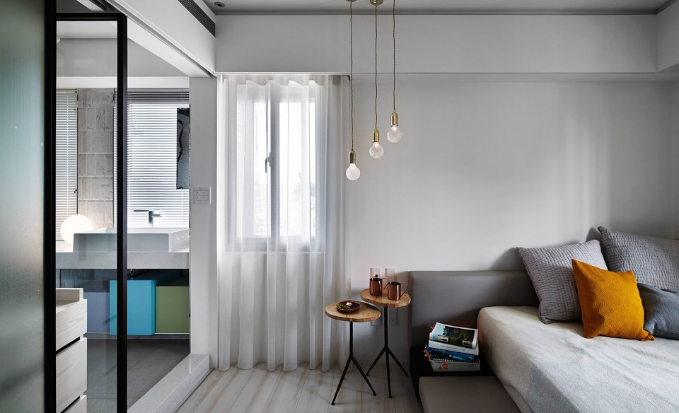 15-Vivid Apartment For Fashion Designers by Waterfrom Design