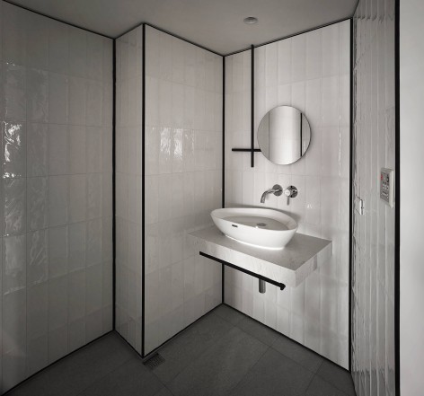 16-Vivid Apartment For Fashion Designers by Waterfrom Design